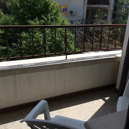 Under The Walnut Tree Apartman *