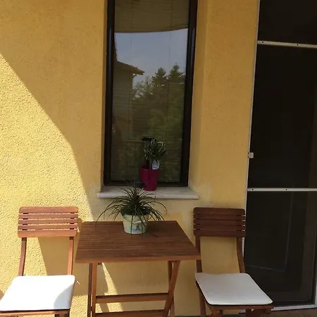 Under The Walnut Tree Várna