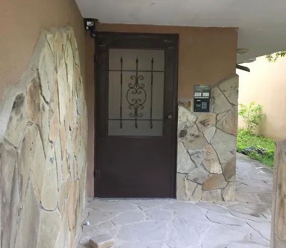 Апартамент Under The Walnut Tree *