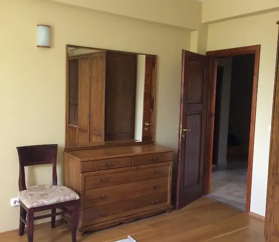 Under The Walnut Tree Апартамент Варна